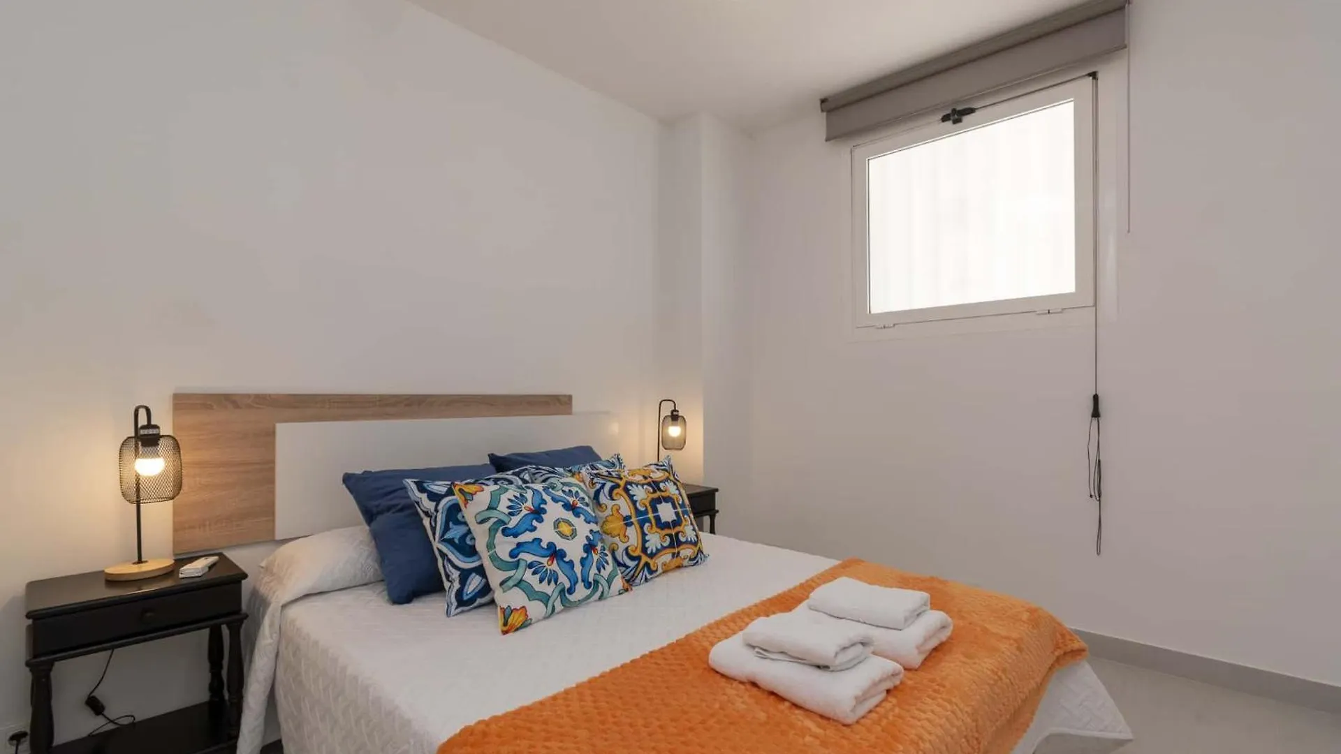 شقة Santa Amalia 1 - Three Bed لوس كريستيانوس 0*,