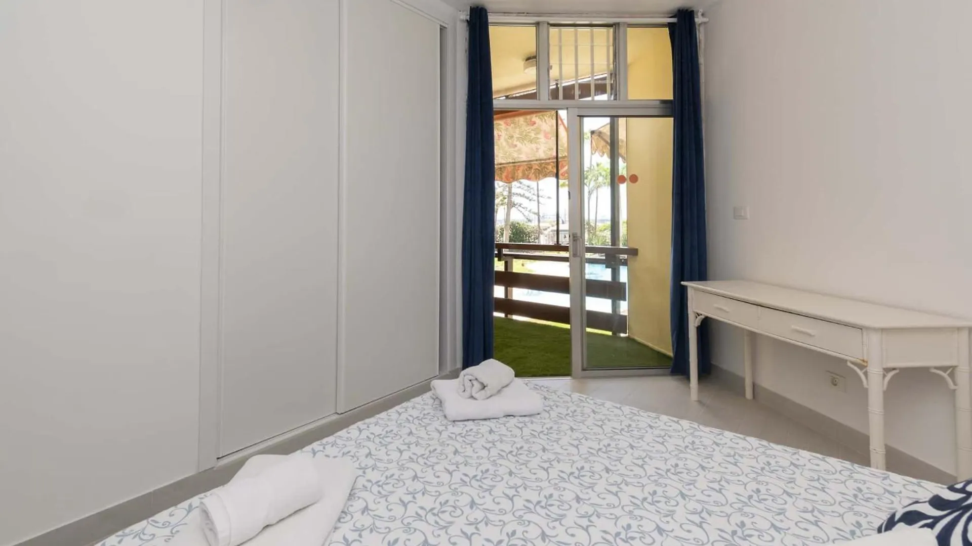 شقة Santa Amalia 1 - Three Bed لوس كريستيانوس